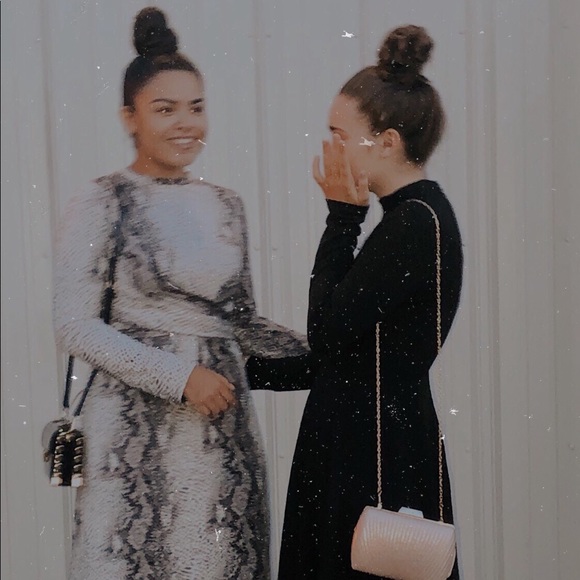 w e l c o m e . ☺︎ - Picture 3 of 6